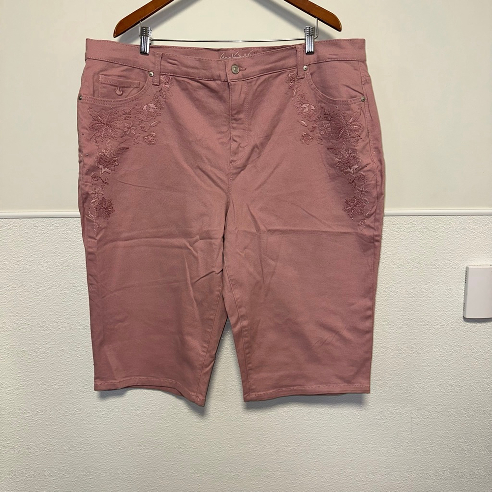 Women's Gloria Vanderbilt Pink Embroidered Bermuda Shorts Plus Size 22W